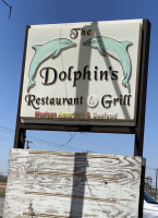 Dolphin's Grill outside