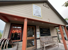 Harbour Public House outside