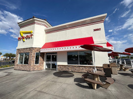 In-n-out Burger outside