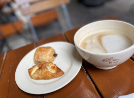 Le Pain Quotidien inside