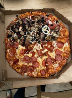 Round Table Pizza food