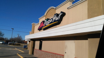 Pizza Hut outside