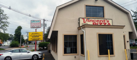 Vincent's Pizza outside