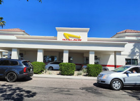 In-n-out Burger outside