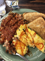 Lonnie's Roadhouse Café food