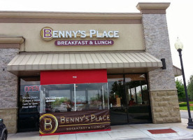 Benny's Place outside