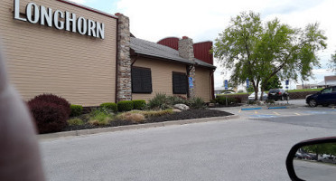 Longhorn Steakhouse outside