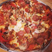 Mogul Mountain Pizza food