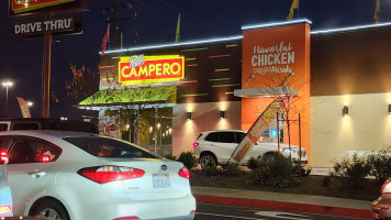 Tacos Gavilan outside