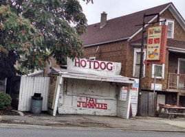 Fat Johnnie's Famous Red Hots outside