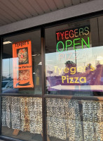 Tyeger's Pizza Parlour outside