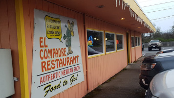 El Compadre outside