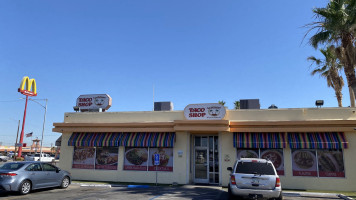 Las Palmitas Taco Shop outside