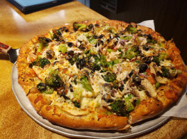 Luciano's Italian Brick Oven food