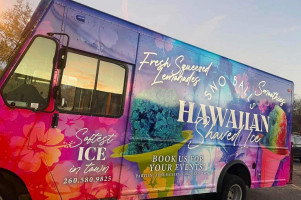 Hawaiian Shaved Ice outside