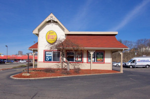 Lee's Famous Recipe Chicken outside