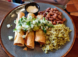 Tomatillo Mexican Grill food