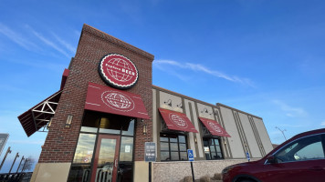 Old Chicago Pizza Taproom outside