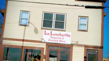 La Loncherita outside