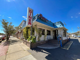 Peter's Bay Village Diner food