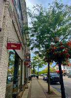 Vermillion Popcorn Store outside