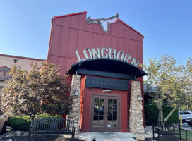 Longhorn Steakhouse outside