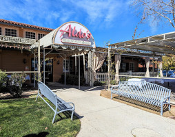 Aldo's Ristorante Bar outside