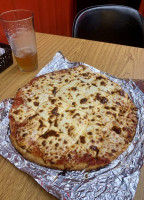 Ron's Pizza Of Bellefontaine food