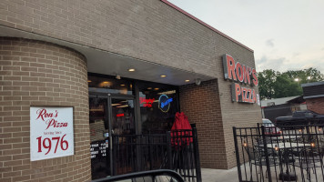 Ron's Pizza Of Bellefontaine outside