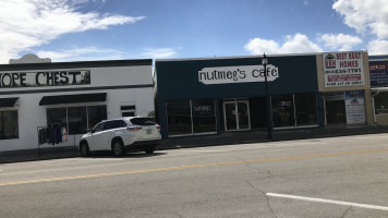 Nutmegs Cafe outside