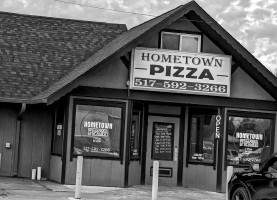 Hometown Pizza outside