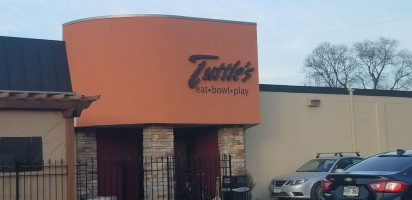 Tuttle's Eat Bowl Play outside