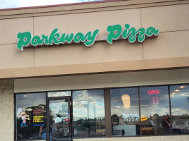 Parkway Pizza outside