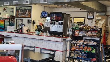 Dagwood's Subs-n-suds inside