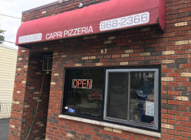 Capri Pizza inside