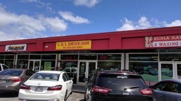 L&l Hawaiian Barbecue inside