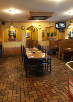 Cinco Amigos inside