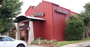 Longhorn Steakhouse outside