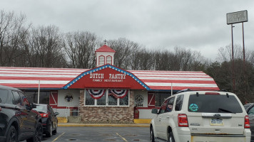 Dutch Pantry Family outside