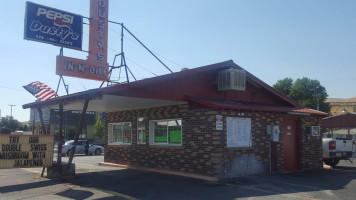 Dusty's In-n-out outside