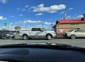 Dusty's In-n-out outside