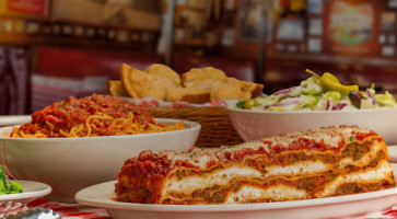 Buca Di Beppo Italian food