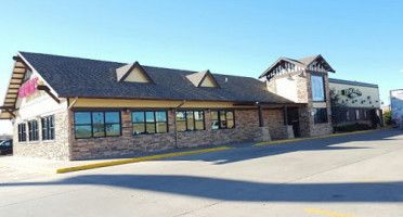 Braum's Ice Cream Dairy Store outside