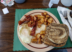 Gigi's Route 6 Diner food