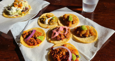 Guisados outside