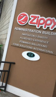 Zippy's Mccully food