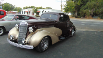 Coulee Cruisers Diner outside