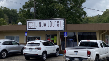 Linda Lou's outside