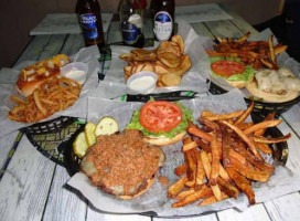 Lucky's Burger Shack food