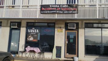 Vanta Coffee Hub outside